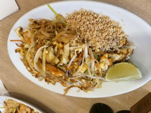 Gebratene Nudeln mit Shrimps. - Thai Isaan Kitchen - Wien