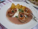 Schweinemedallions mit Zwetschgenfuelle, Rahm und Bratkartoffeln - Altsteirische Schmankerlstube - Graz