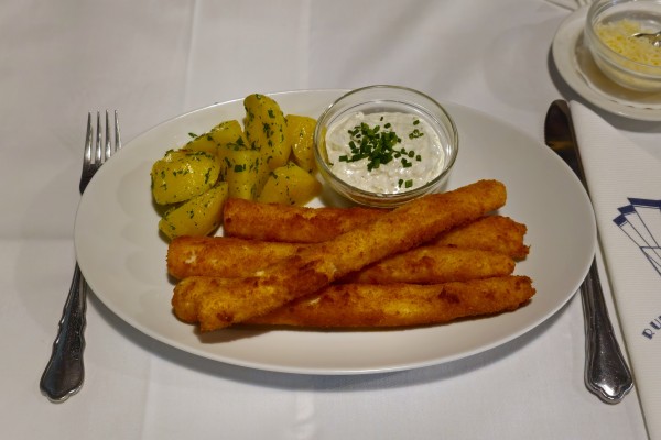 Rudi's Beisl - Gebackener Spargel mit Petersilerdäpfel - einfach, aber sehr ... - Rudi's Beisl - Wien