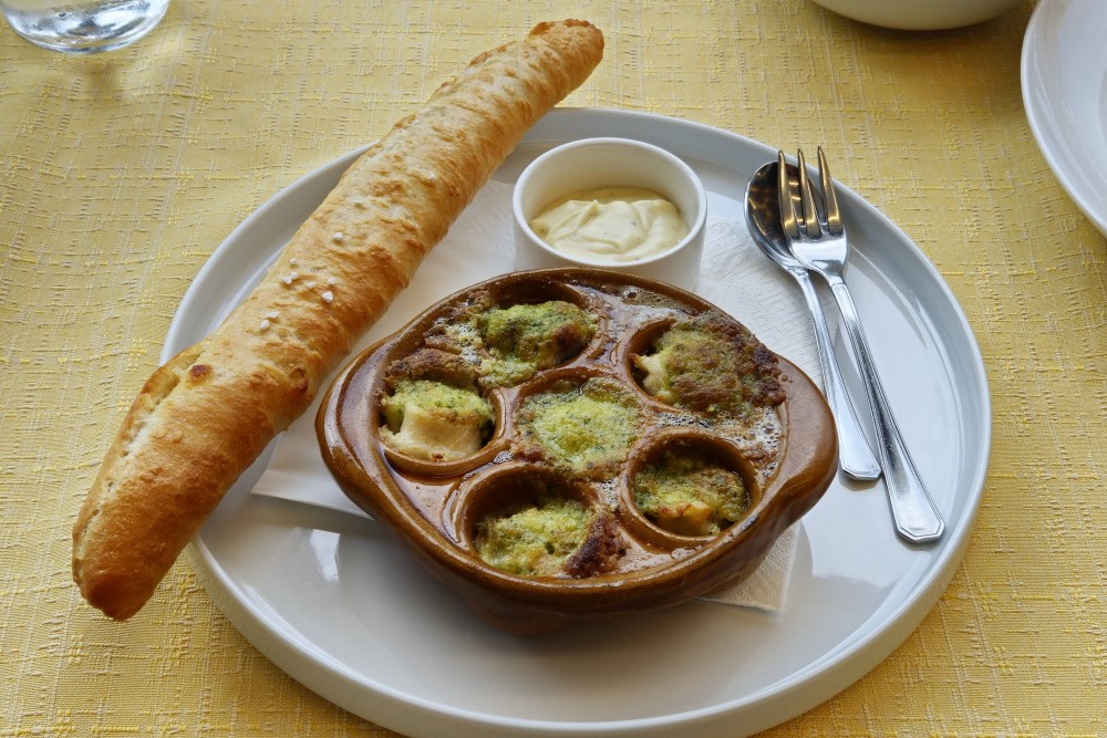 Heinzle - Forelle in Butter gebraten mit Knofi & Öl & Kräutern - Klasse VS - Heinzle - Weissenkirchen in der Wachau