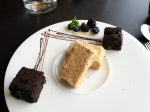 Geeistes Vanillekipferl mit warmen Ron-Zacapa-Schokoladen-Brownie - Schlossbergrestaurant - Graz
