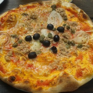 "Mini Pizza" Thunfisch, Zwiebel, Oliven, Kapern - Posaune - Graz