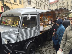 Fahrendes Geschäft am Ostermarkt auf der Freyung - Trzesniewski - Wien