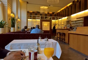 .....hinten der Raucherbereich. - Café Restaurant Maria Treu - Wien