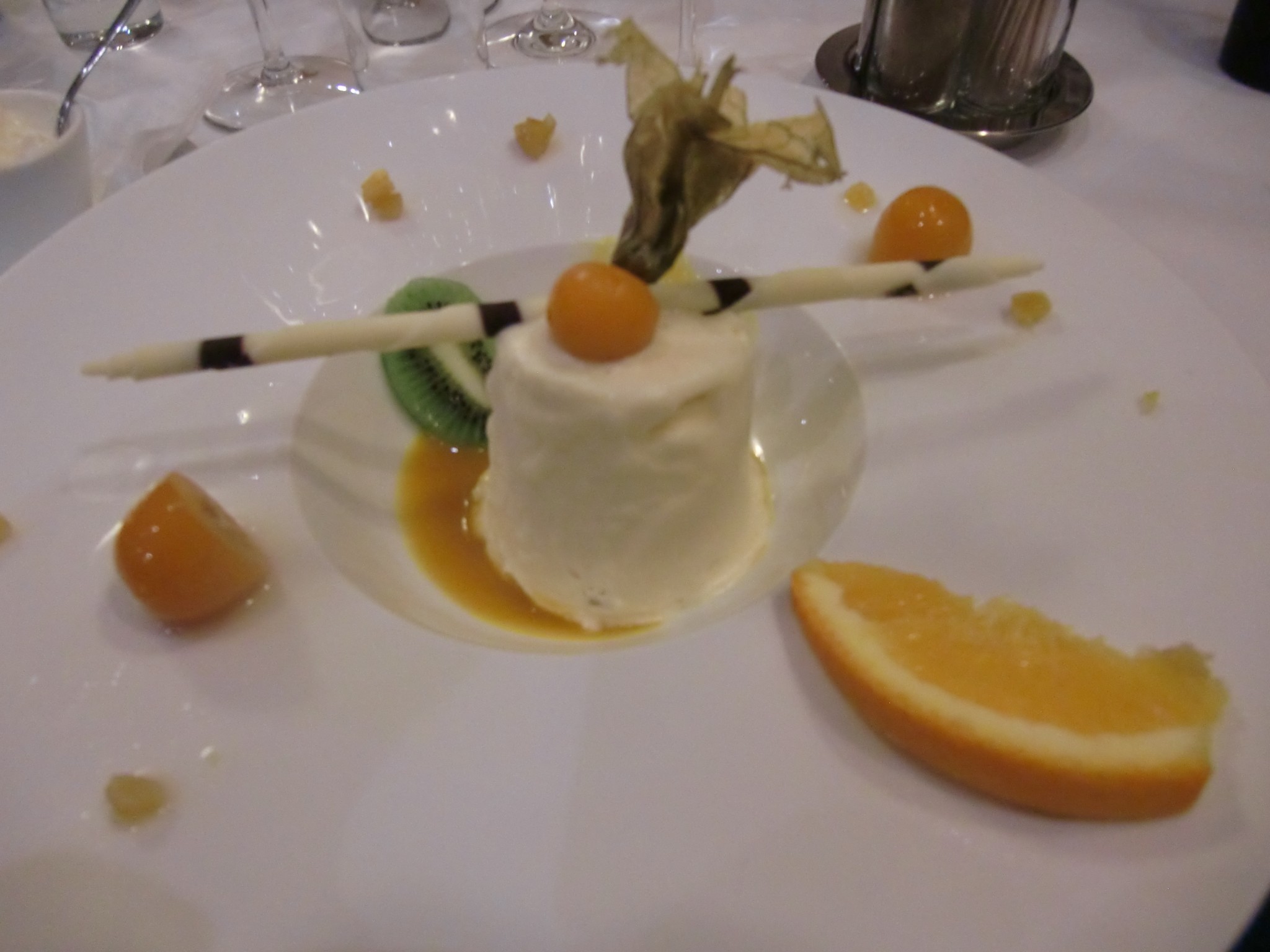 Berggasthof Fink - Grand Marnier-Parfait mit kandierten Orangen und ... - Berggasthof Fink - Edelstauden