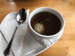 Leberknödelsuppe