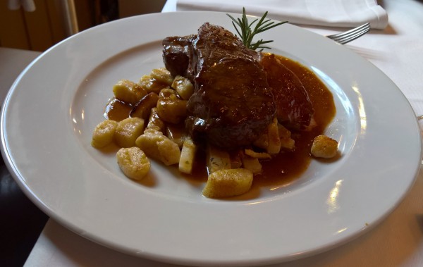 Beiriedschnitte mit Erdäpfelgnocchi auf Chili Kohlrabi. - Zum Blumentritt - St. Aegyd am Neuwalde