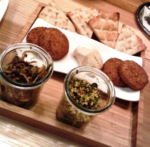 CSC Alser Straße - Hummus-Falafel-Teller (€ 7,90) - Coffeeshop Company - Wien