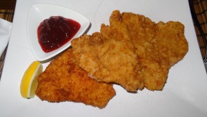 Wiener Schnitzel vom Kalb mit Petersilienerdäpfel  - Zwischenbrückenwirt - Wien