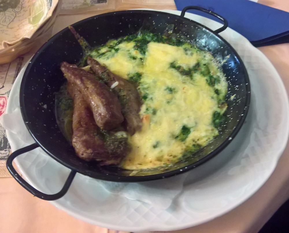 Lammfilet mit Käsespinat, sehr gut, vor allem der Spinat hat es der Liebsten ... - Rhodos Restaurant - Langenzersdorf