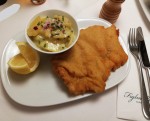 Jubiläumsschnitzel mit einem grandiosen Erdäpfelsalat - Figlmüller - Bäckerstraße - Wien