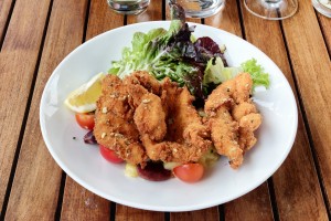 Jussi - Backhendlsalat - recht passabel - sehr gut (knusprig)  paniert