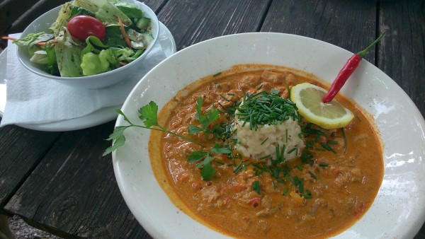 Paprikageschnetzeltes mit Nockerl und Salat - Meierei Gaaden - Gaaden