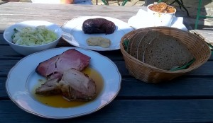 2 x Schweinderlbraten, grandiose Blunz, Schinkenfleckerln, Salat Kraut und ... - Müllers Heuriger - Wien