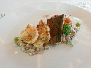 Seeteufel, Saibling, Garnele auf Oktopusrisotto mit Schmorgemüse - nullneun - Graz