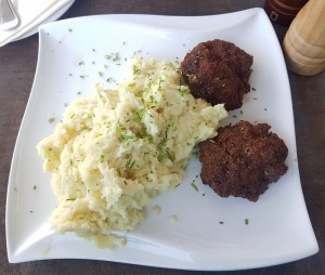 Fleischlaberl mit Püree