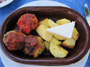 Jemista (Tomate und Paprika mit Faschiertem  9,30
    und Reis gefüllt, Kartoffeln aus dem ...