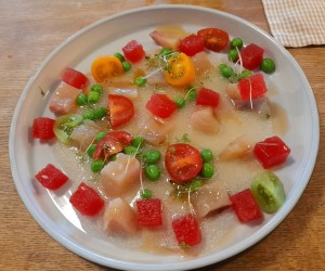 Ceviche vom Saibling mit Wassermelone&amp;Tomaten-Hollerblütenfond € 15,90