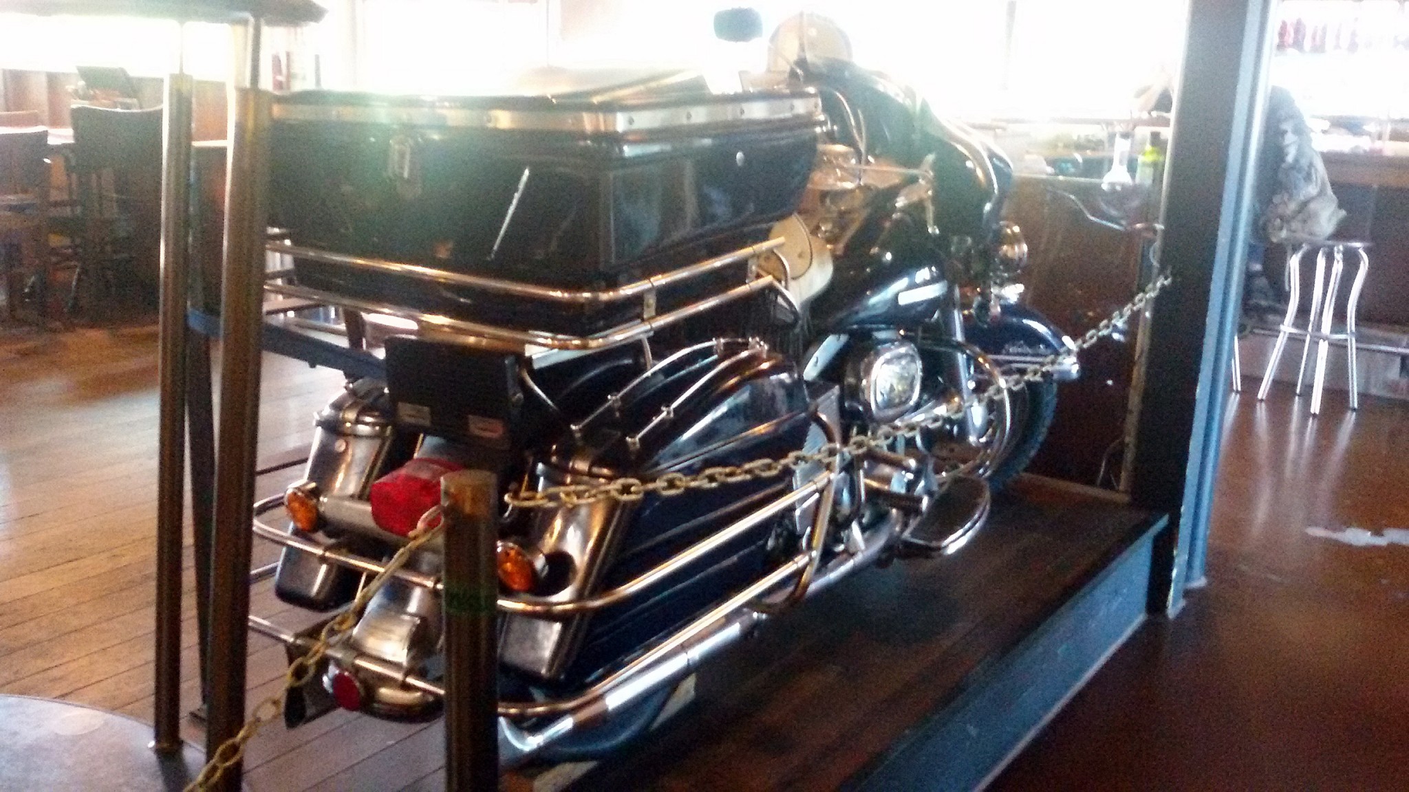 fette Harley-Davidson als Deko im Lokal - Werkstatt - Rankweil