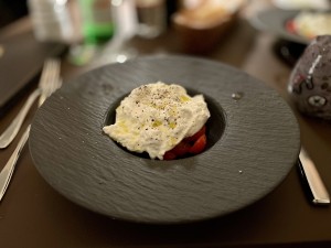 Handgezogene Burrata, unglaublich gut - Il Melograno - Wien