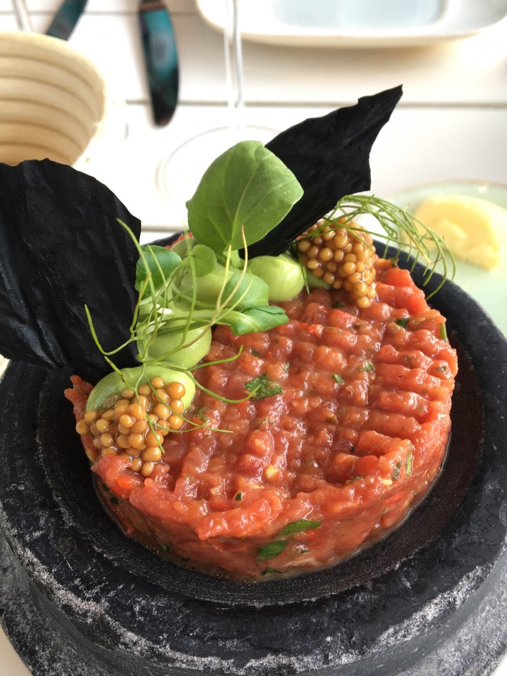 Beef-Tartare mit Avocado - Meierei im Stadtpark - Wien