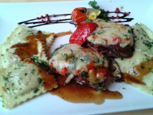 Roth Roastbeefmedaillons gefüllt mit Steinpilzsalami & Tomaten, überbacken ... - Roth - Wien