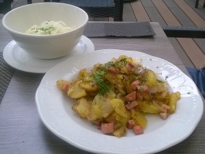 Erdäpfelgröstl samt Krautsalat vom Menü am 15.5.17 - Schlosswirt - Bisamberg