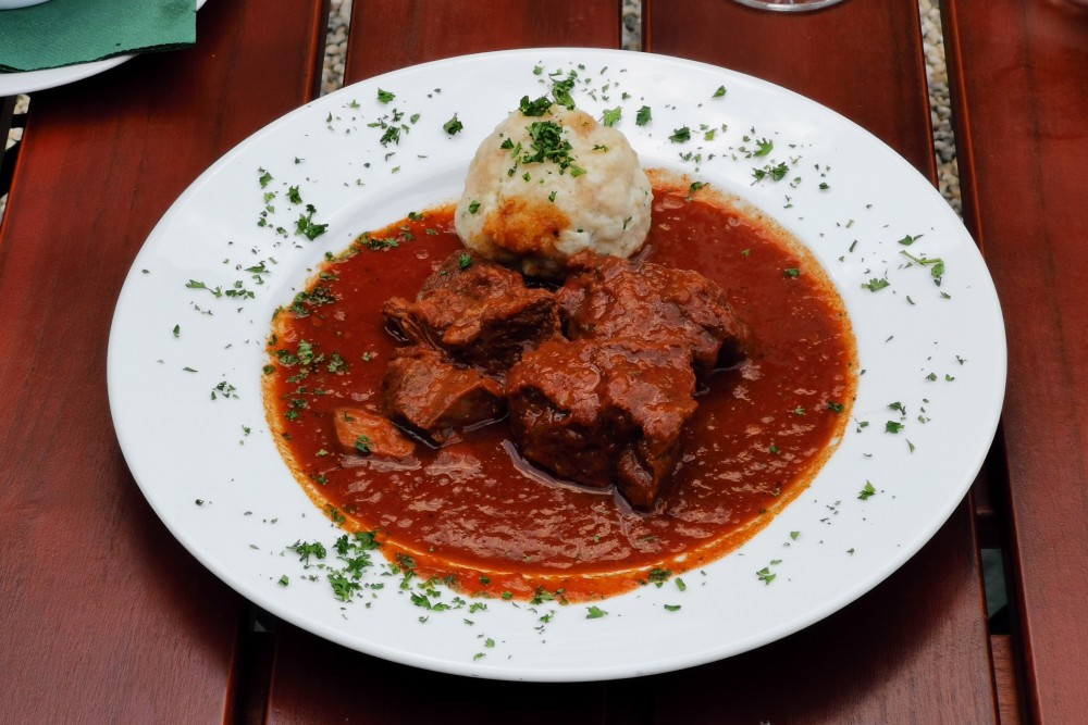 Maxing Stüberl - Das Vesna Gulasch - nicht traditionell, muss man so mögen - Maxingstüberl - Hietzinger Weinstüberl - Wien