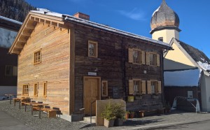 SCHUALHUS, im Erdgeschoss die Jausestuba von 11:00 bis 16:30. Abends wird ... - Rote Wand - LECH am Arlberg