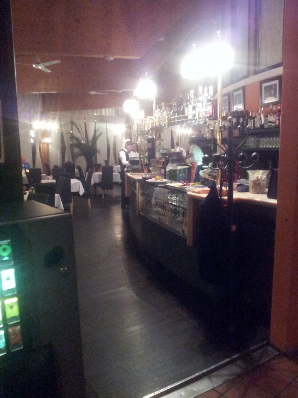 Im Nichtraucherbereich befindet sich auch die Bar. - Pizzeria Da Vinci - Hard