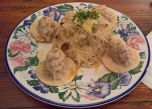 Metznitztaler Fleischnudeln mit kaltem Speck-Krautsalat - Schank zum Reichsapfel - Wien