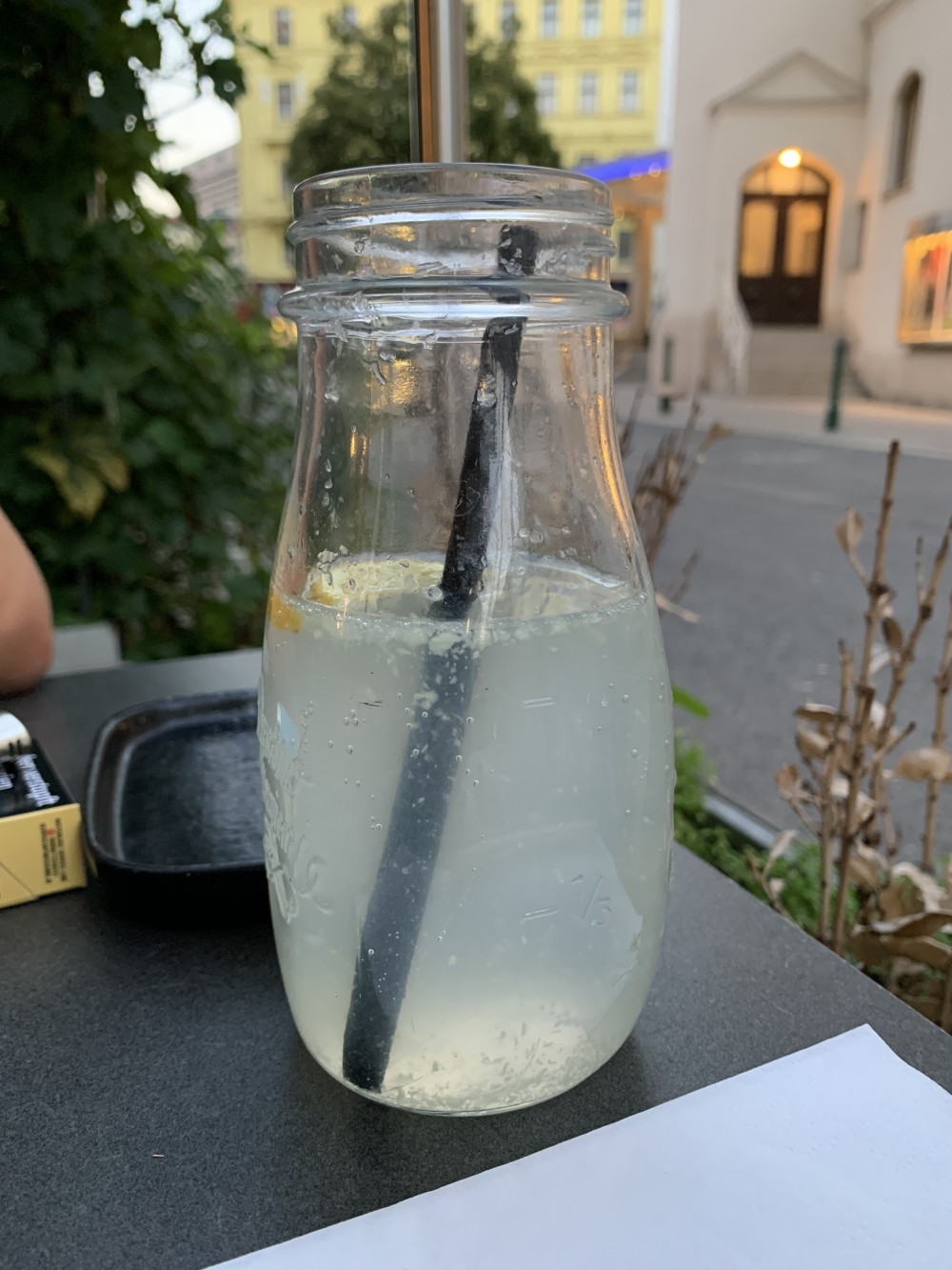 Zitronen-Ingwerlimonade, wie ein Soda-Zitron mit Ingwer, sehr erfrischend - modern korean - Wien