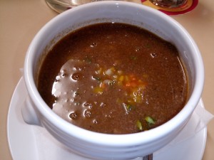 Wildpürreesuppe mit Gemüse-Bröselknödel