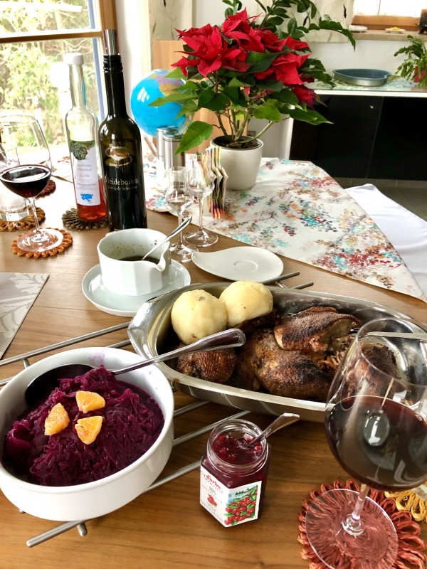 Gebratene Gans mit Rotkraut u. Erdäpfelknödel
(vom Gasthaus abgeholt - ... - Gasthaus Breinreich - Wittau