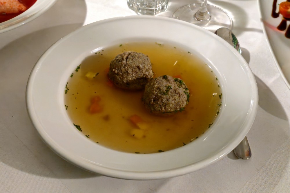 Winklers zum Posthorn - Leberknödelsuppe - hier für mich seit langem die ... - Winklers zum Posthorn - Wien