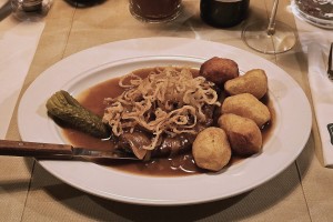 Hansy - Wr. ZRB aus dry-aged Rostbraten - bis auf die Röstzwiebel eine sehr gute Sache