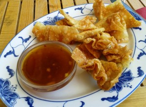 Asia Restaurant Sun Gebackene Wan-Tan mit Knoblauch-Chili-Sojasauce