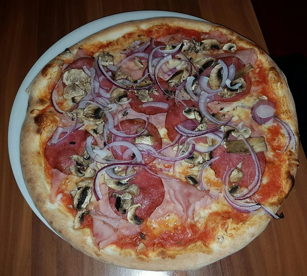 Pizza Al Capone - großartiger Boden, nicht allzu fettige Salami - Casa Mia - Wien