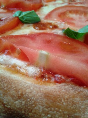 San Marino - Pizza Caprese (EUR 9,00 - Mozzarella, frische Tomaten & Basilikum) - Pizzeria Ristorante San Marino - Wien