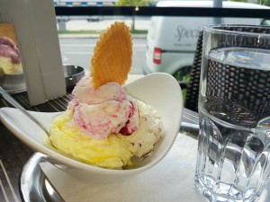 Gemischtes Eis (Stratcciatella, Limoncello, Amarena Kirsch) - Fratelli Gelateria - Berndorf