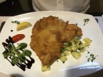 Kalbswiener mit Petersilkartoffel - Giersterbräu - Wien