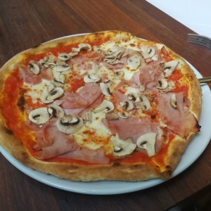 Pizza Prosciutto e Funghi - HUTH da moritz - Wien