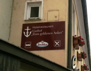 Zum goldenen Anker Lokalaußenreklame - Gasthof Zum Goldenen Anker - Hainburg