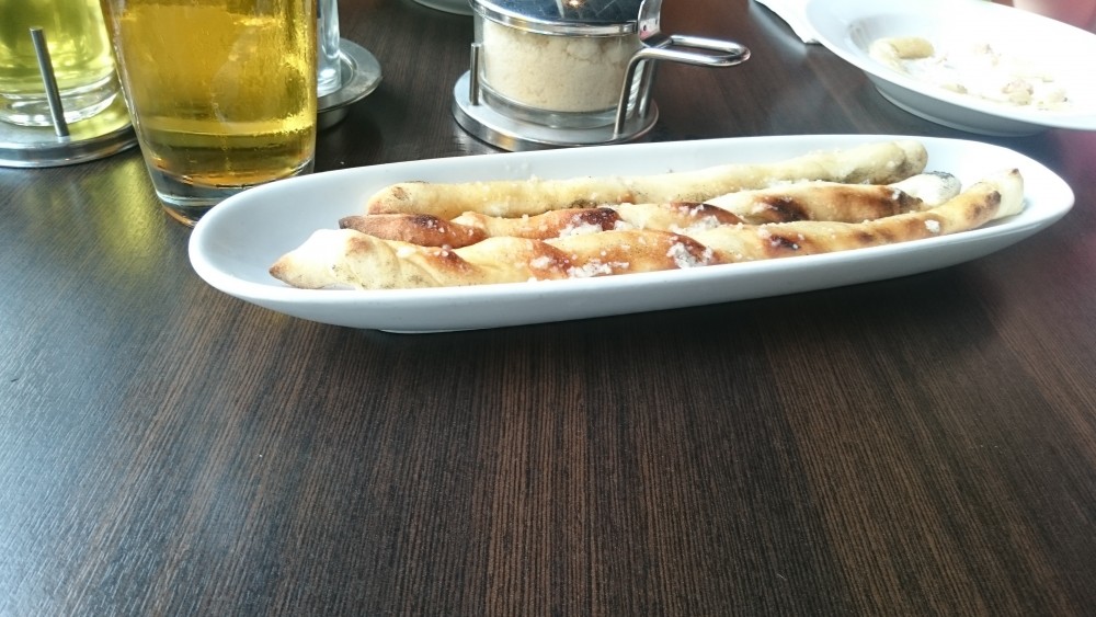 Pizzastangerl mit Knoblauch - D'Lounge - Wien