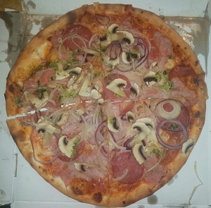 Pizza Al Capone + Gratis Knoblauch