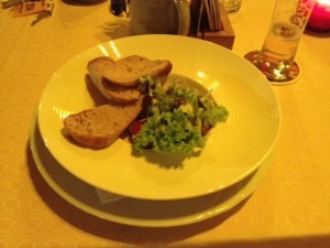 Bachsaibling "aus der Alm" mit Wildräutersalat und Vinaigrette - Kremsmünstererhof Hotel - Wels