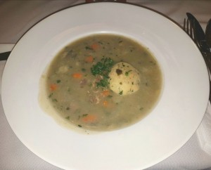 Gansleinmachsuppe mit Bröselknödl und Innereien - Haas Beisl - Wien