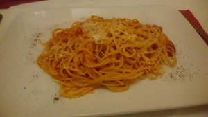 Spaghetti con pachino e basilico fresco