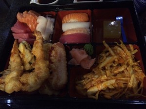 Sushi Sashimi Tempura Box, ca 15 Euro - Hanil Running Sushi - Wien