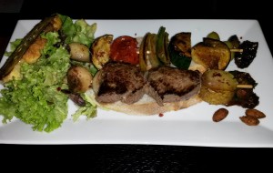 Rindersteak am Spieß mit Champignon und Zwiebel
Gemüsespieß mit ... - Torona - Graz